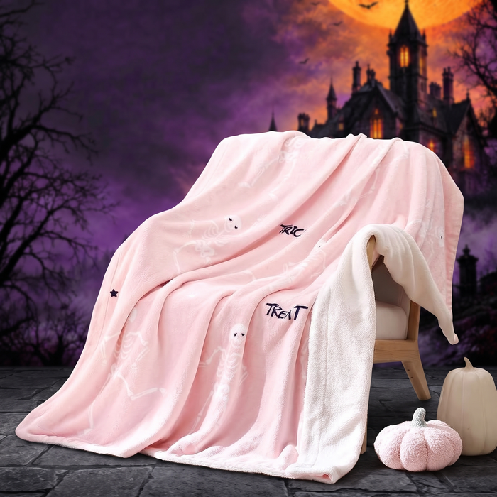 Double-Sided Sherpa Fleece Throw Blanket with Halloween Pattern — Hallowicked hero (SU00118298)